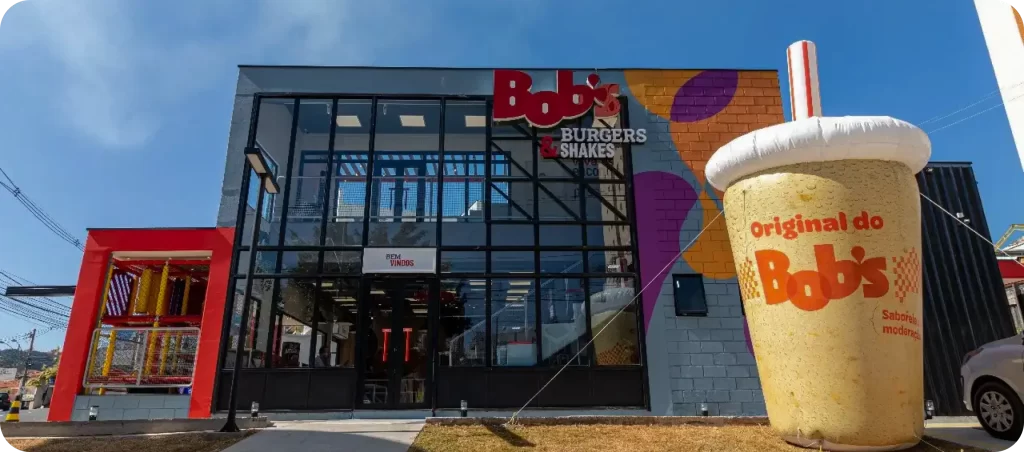 Como o Bob’s usa Rádio Indoor para fortalecer campanhas e engajar o time no dia a dia